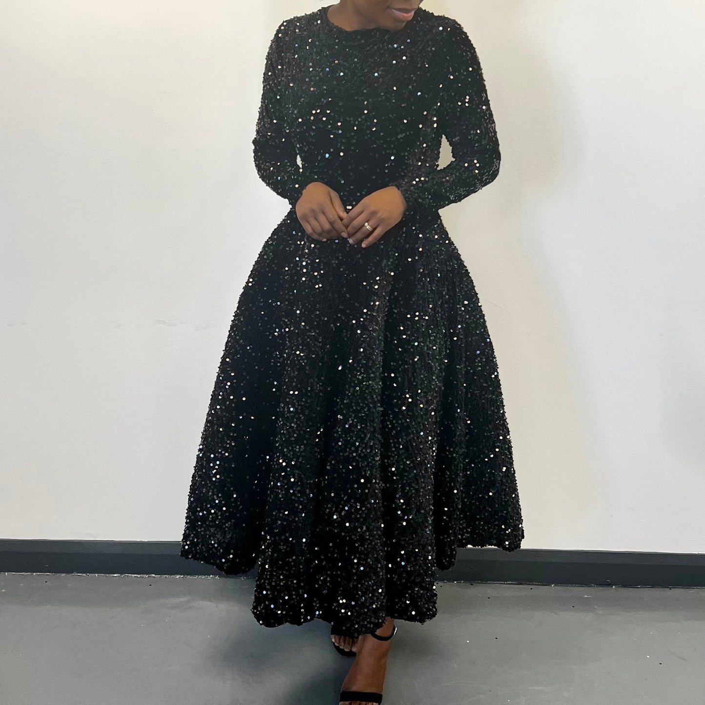Robe mi-longue à paillettes à manches longues- Women's Round Neck Long Sleeve Pure Color Sequins Mid-length Formal Dress